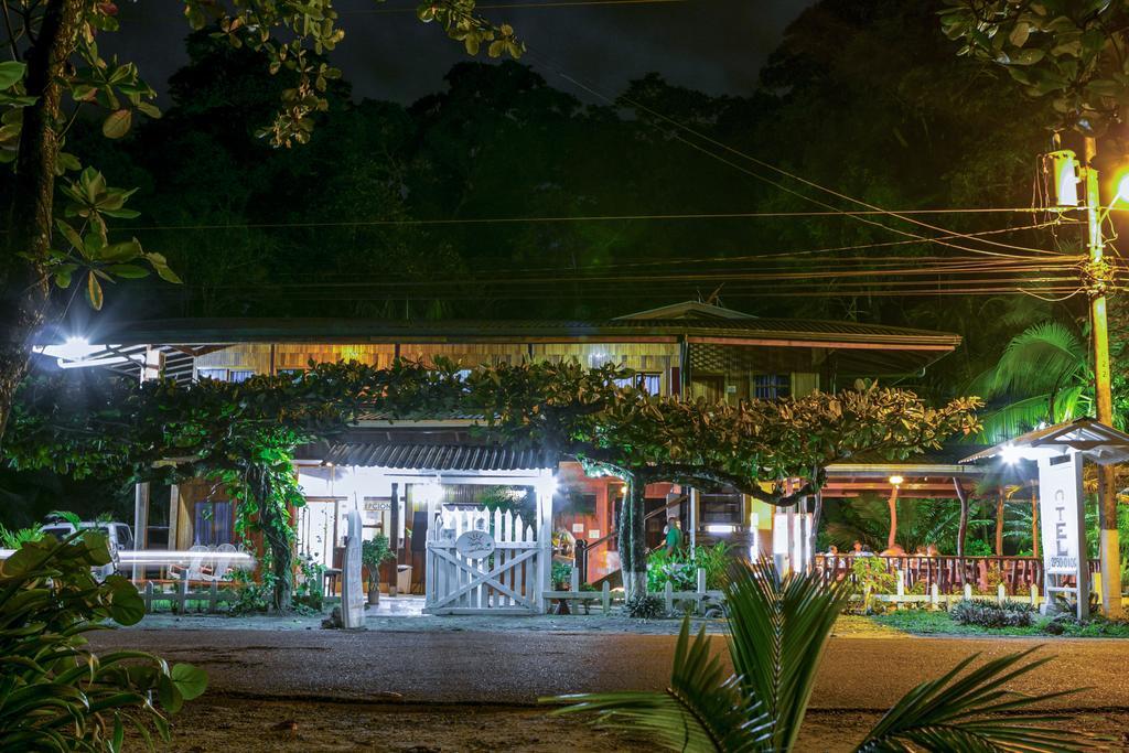 Hotel La Isla Inn Puerto Viejo de Talamanca Exterior photo